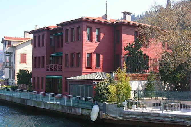 Istanbul: Bosphorus Cruise Tour - Bosphorus Bridges, Dolmabahçe Palace, and Rumeli Fortress