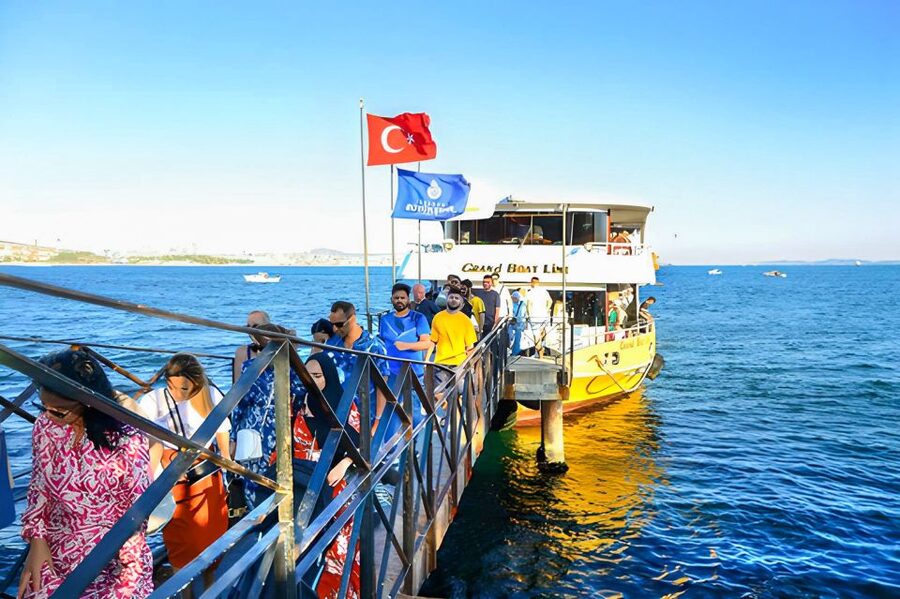 Istanbul: Bosphorus Cruise w/Audio Guide and Sunset Option - Golden Horn: The Smooth Start and the Big-Harbor Moment