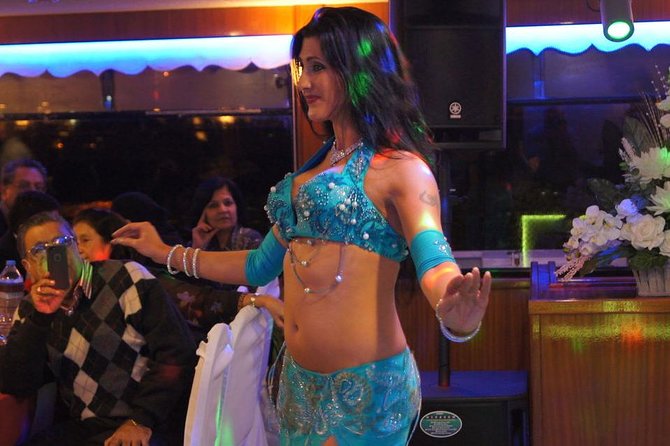 Istanbul Bosphorus Cruise with Dinner and Entertainment - Why This Bosphorus Dinner Cruise Works So Well at Night