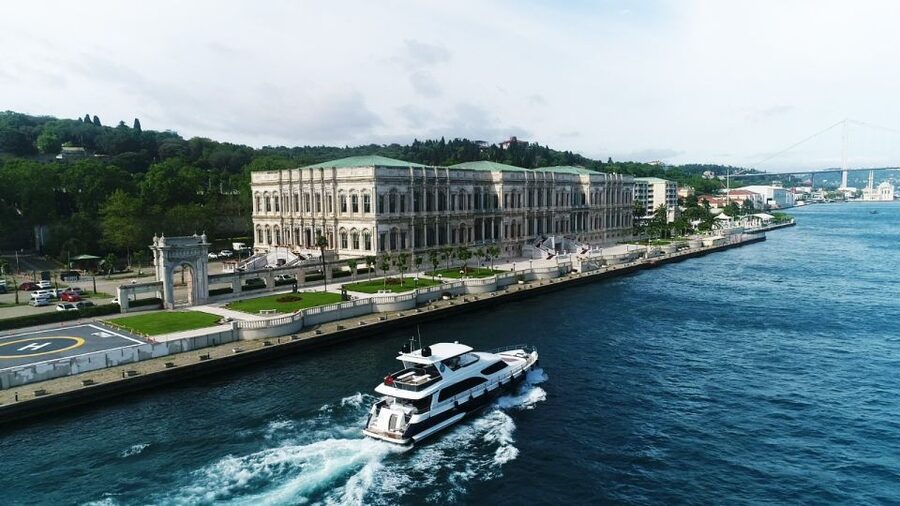 Istanbul: Bosphorus Cruise with Stopover on the Asian Side - The European Side Stretch: Dolmabahçe to Ortaköy and the Ottoman Waterfront