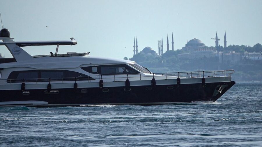 Istanbul: Bosphorus Cruise with Stopover on the Asian Side - Fortified Walls and Fortress Energy: Rumeli Fortress and the Defensive Shore
