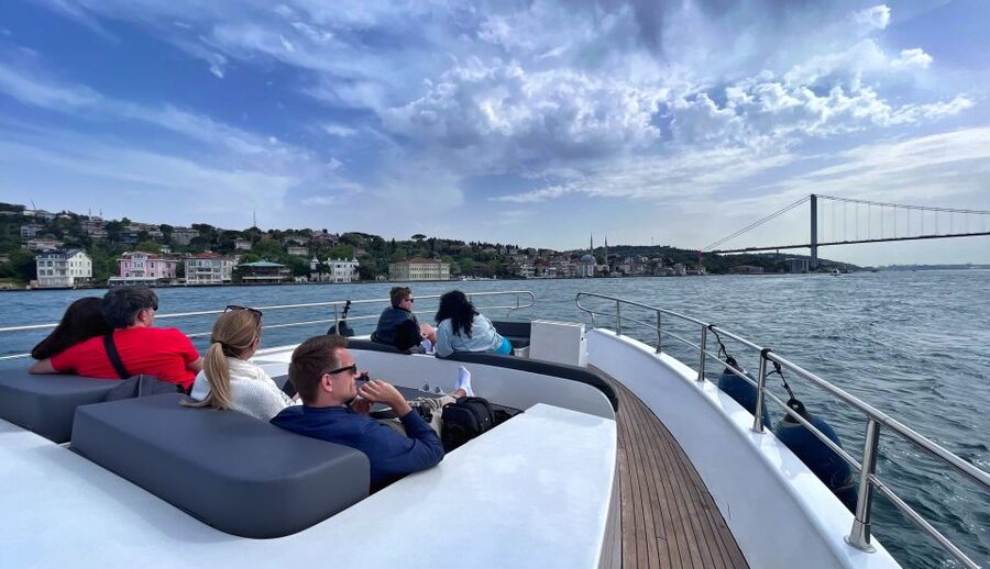 Istanbul: Bosphorus Cruise with Stopover on the Asian Side - Snacks, Tea, and Turkish Coffee: Small Details, Big Comfort