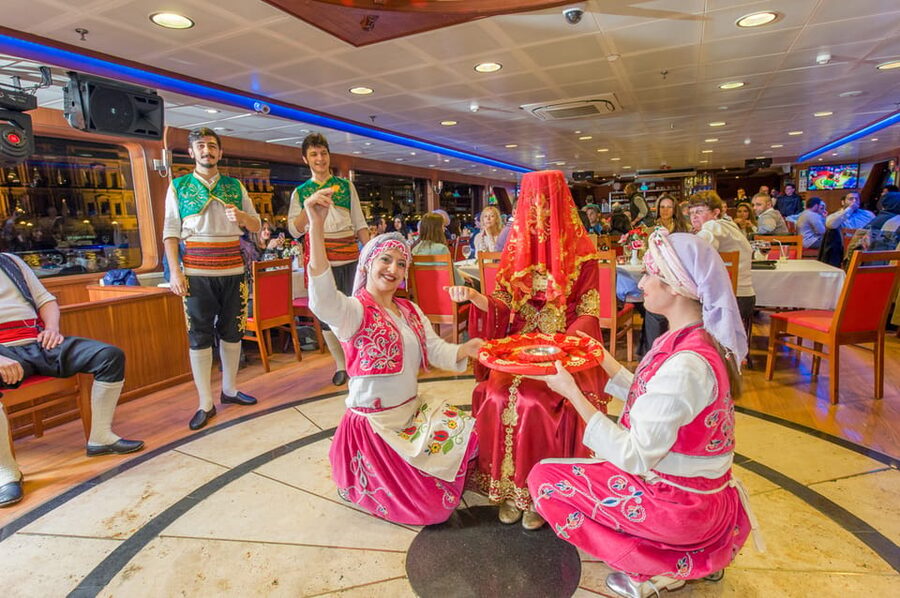 Istanbul: Bosphorus Dinner Cruise Incl. Drinks with Transfer - Should You Book This Bosphorus Dinner Cruise?