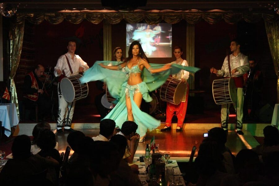 Istanbul: Bosphorus Dinner Cruise Incl. Drinks with Transfer - Entertainment on the Yacht: Belly Dancing, Henna, Romany, Folk, DJ