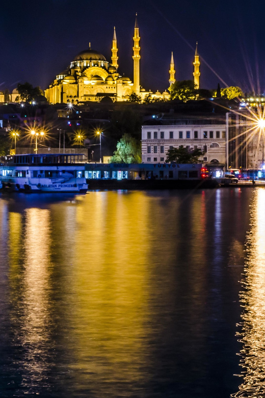Istanbul: Bosphorus Dinner Cruise Incl. Drinks with Transfer - Drinks and the Party Mood: What Unlimited Local Means in Practice