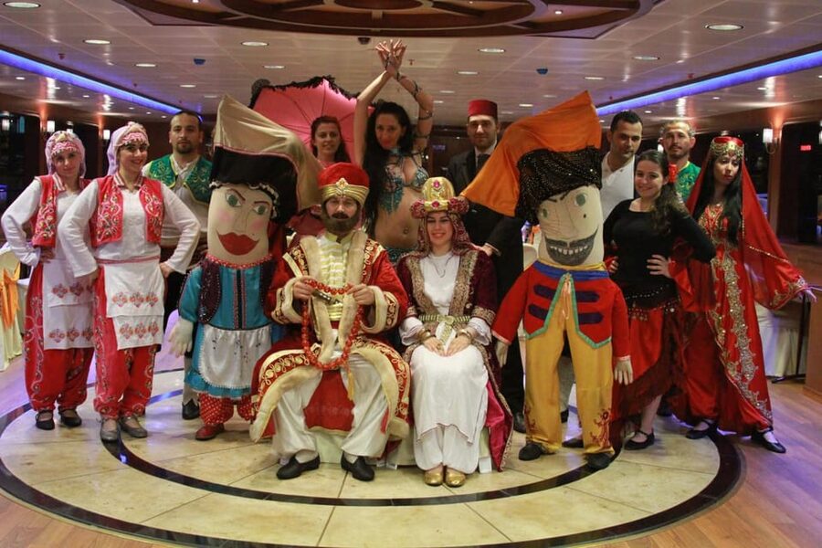 Istanbul: Bosphorus Dinner Cruise Incl. Drinks with Transfer - Value at Around $41: What You’re Really Buying