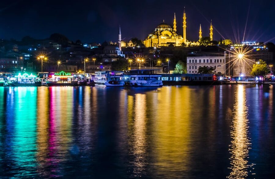 Istanbul: Bosphorus Dinner Cruise Incl. Drinks with Transfer - Who Should Book, and Who Might Prefer Something Else