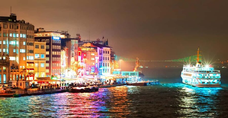 Istanbul: Bosphorus Dinner Cruise Incl. Drinks with Transfer - Choosing Your Dinner: Fish or Meat, Plus 3 Courses