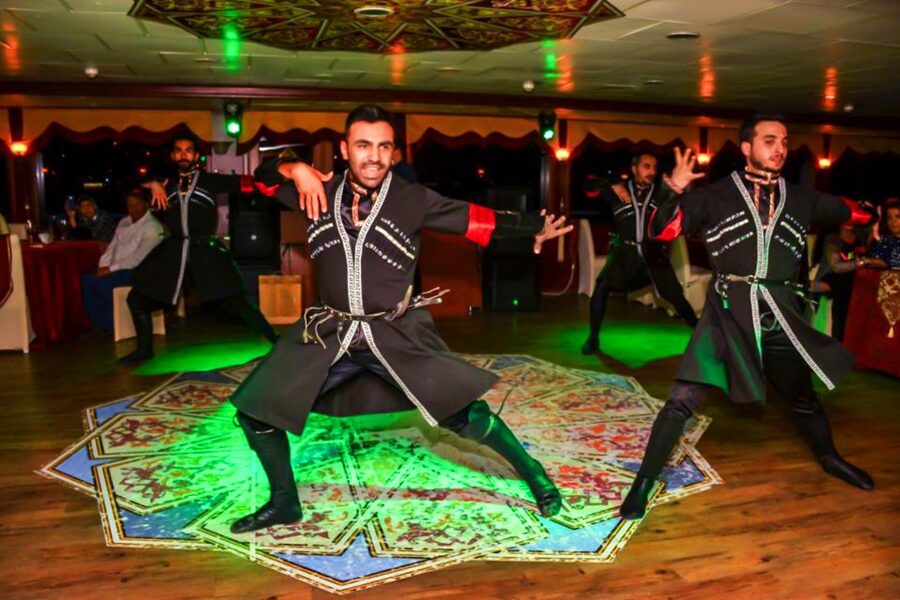 Istanbul: Bosphorus Dinner Cruise w/ Drinks & Entertainment - Small drawbacks to plan for before you go