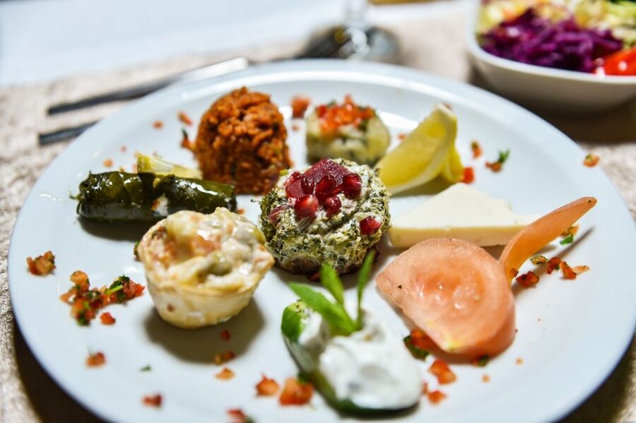 Istanbul: Bosphorus Dinner Cruise w/ Drinks & Entertainment - Who this Istanbul Bosphorus dinner cruise is best for