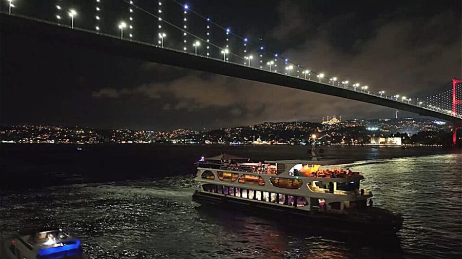 Istanbul: Bosphorus Dinner Cruise with Drinks & Turkish Show - How the 3-Hour Bosphorus Cruise Works (and why timing matters)
