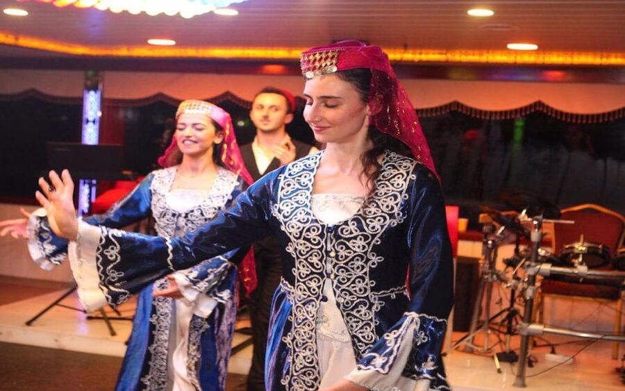 Istanbul: Bosphorus Dinner Cruise with Entertainment - Key things to know before you board