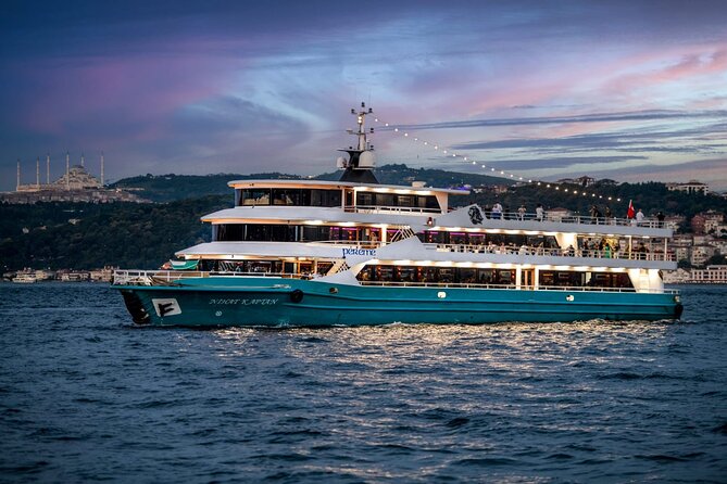 İstanbul Bosphorus Dinner Cruise with Traditional Turkish Show - Group size, crowding, and the comfort factor on board