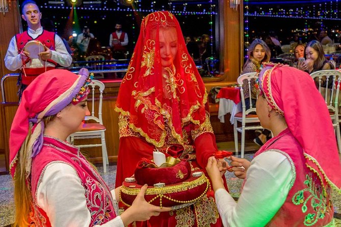 Istanbul Bosphorus Dinner Cruise with Turkish Show - Crowd factor: when a 200-person boat changes the experience