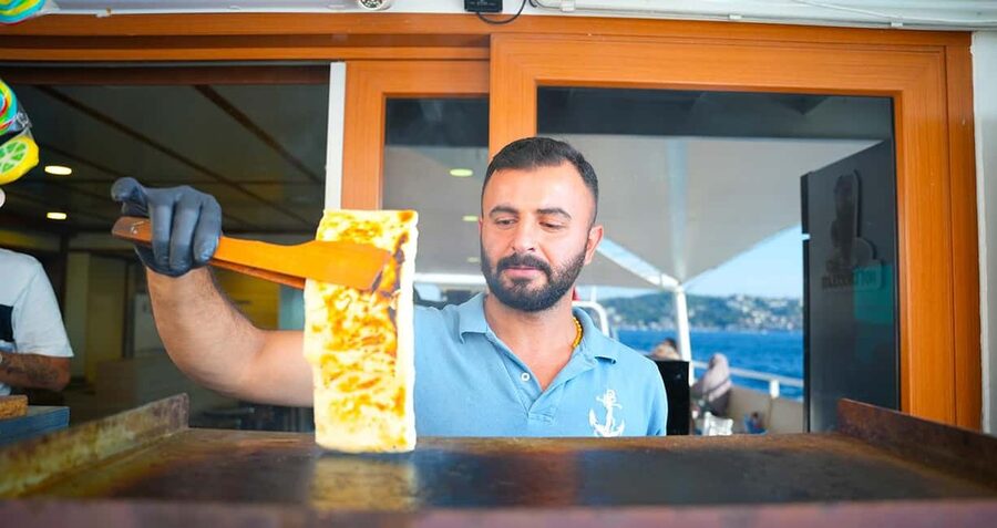 Istanbul: Bosphorus & Golden Horn Cruise Daytime or Sunset - The distant skyline callouts that make you feel oriented fast