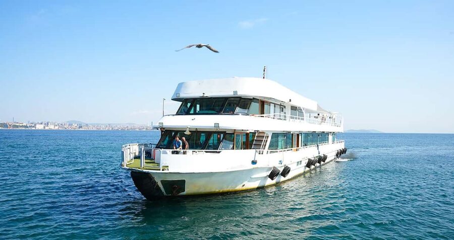 Istanbul: Bosphorus & Golden Horn Cruise Daytime or Sunset - How the guidance works: live English plus multilingual audio