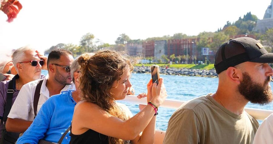 Istanbul: Bosphorus & Golden Horn Cruise Daytime or Sunset - The itinerary pace: what 2 hours feels like on the Bosphorus