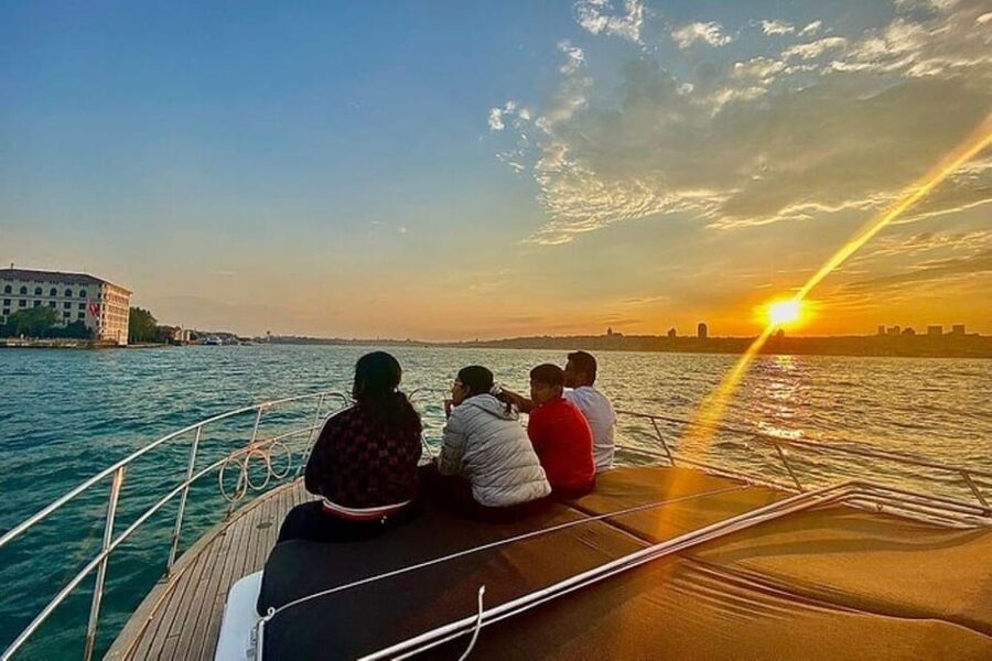 Istanbul: Bosphorus Morning or Sunset Yacht Tour with Snacks - The 2-Hour Flow: What You’ll See on the Bosphorus