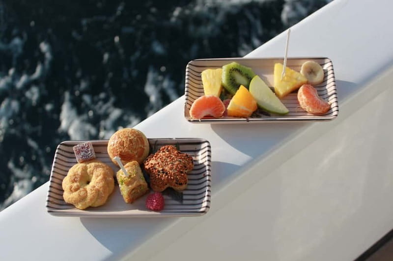 Istanbul: Bosphorus Private Guided Yacht Cruise with Snacks - Price and value: what $314 per group gets you