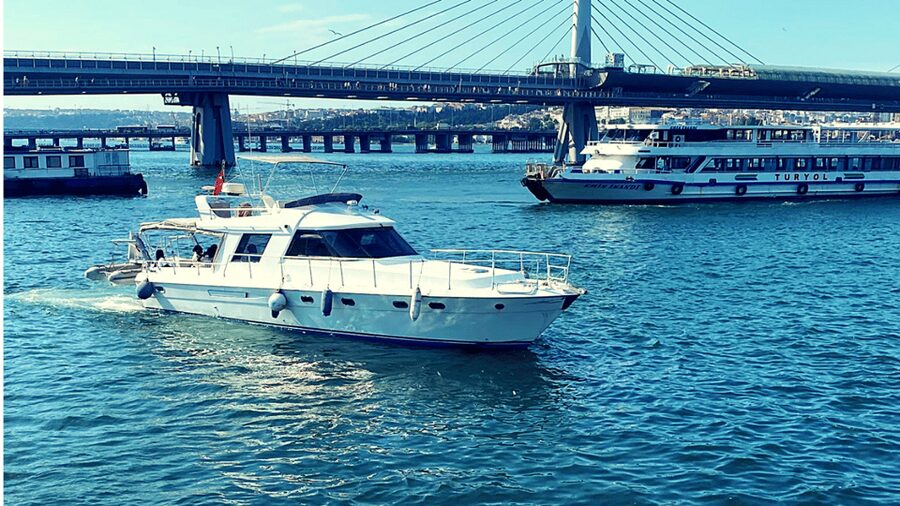 İstanbul: Bosphorus Private Yacht Cruise with Tea and Coffee - Boat condition and service quality: the real value check