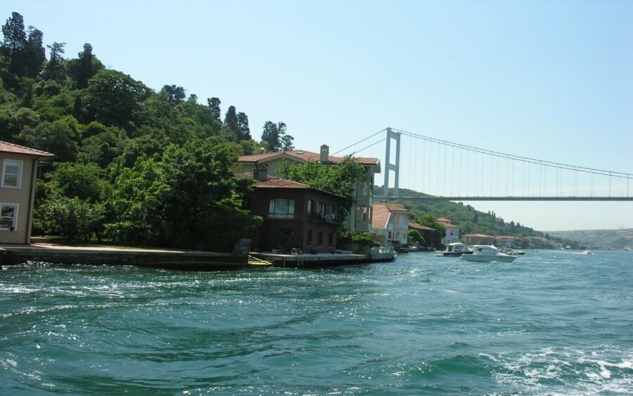 Istanbul: Bosphorus Sightseeing Boat Tour with Guide - Key Highlights Worth Your Time
