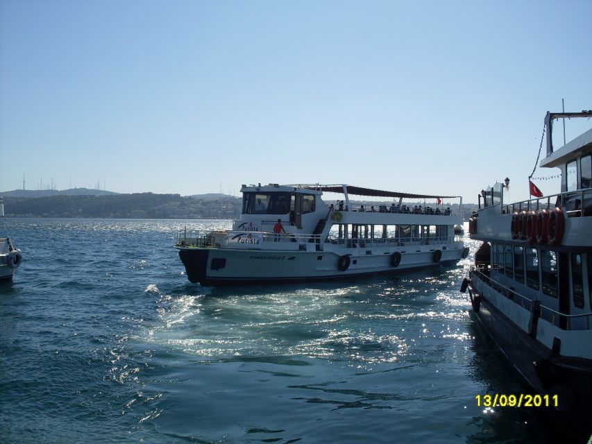 Istanbul: Bosphorus Sightseeing Boat Tour with Guide - Rumeli Fortress and the Waterfront Details That Add Texture