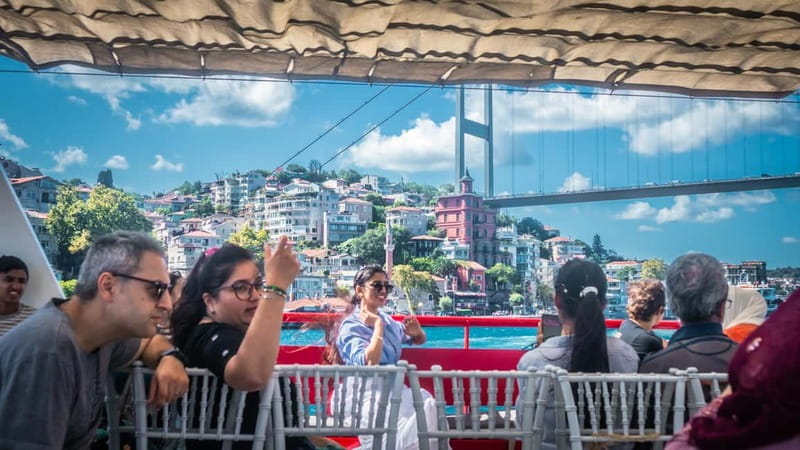 Istanbul: Bosphorus Sightseeing Cruise Tour with Audio Guide - Your 2-hour route on the Bosphorus, step by step