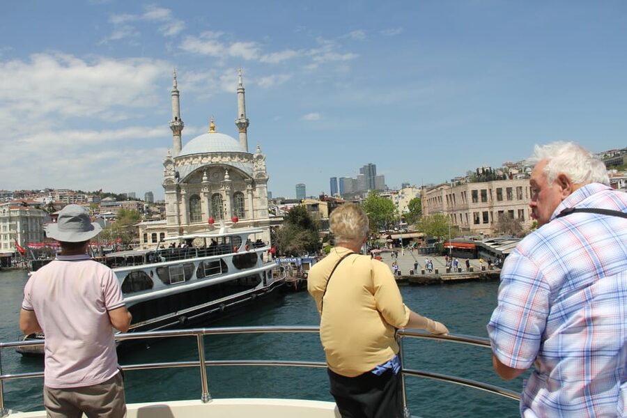 Istanbul: Bosphorus Strait and Black Sea Lunch Cruise - Onboard Lunch and the Two-Course Meal: Fuel Without the Stress