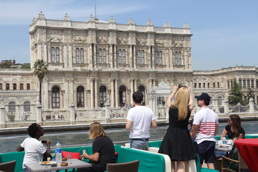 Istanbul: Bosphorus Strait and Black Sea Lunch Cruise - Getting There at Kabataş İskelesi (and Finding the Right Boat)