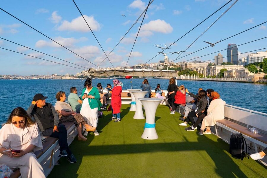 Istanbul: Bosphorus Strait Sightseeing Cruise & Audio Guide - Bosphorus Strait Views From Kabataş: Why This Route Works