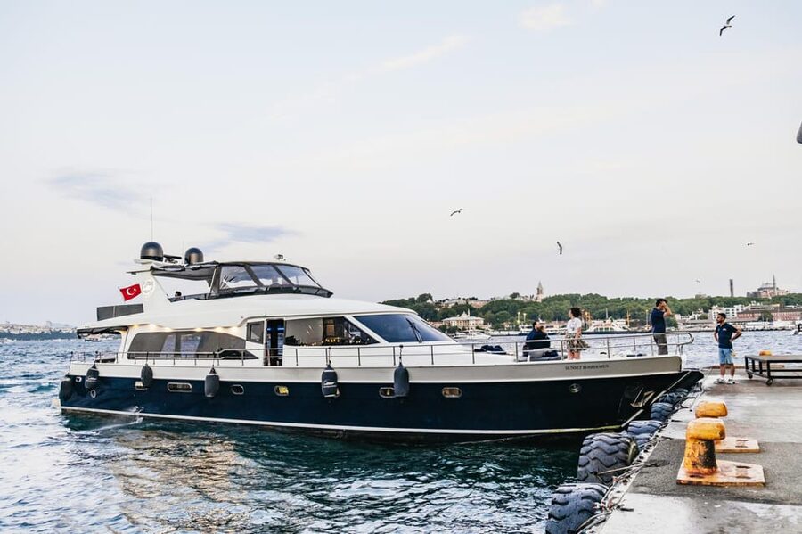 Istanbul: Bosphorus Sunset Cruise on a Luxury Yacht - Why this Bosphorus sunset cruise works better than another day-tour