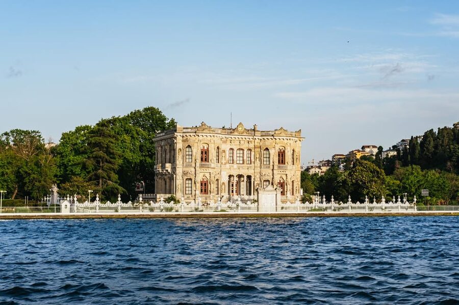 Istanbul: Bosphorus Sunset Cruise on a Luxury Yacht - Dolmabahce area: starting with grand scale