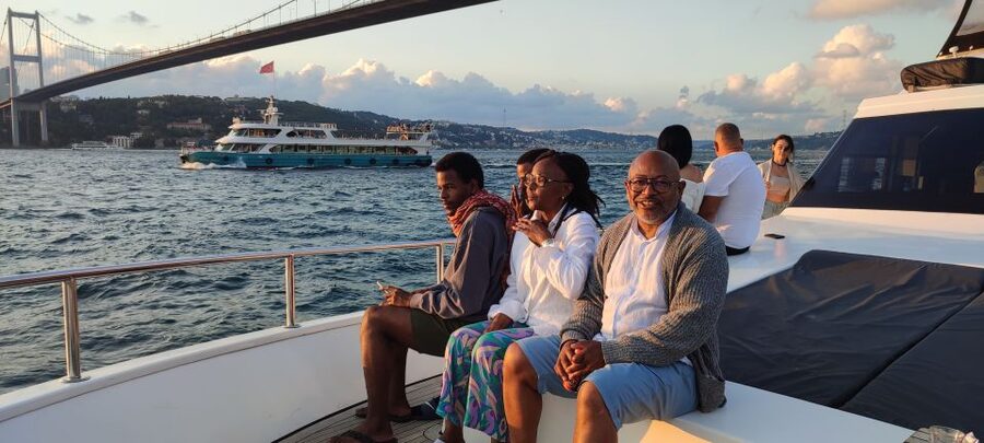 Istanbul: Bosphorus Sunset Cruise on Yacht with Live Guide - Kabatas Pier to the Second Bridge: How the Route Sets Up the Sunset