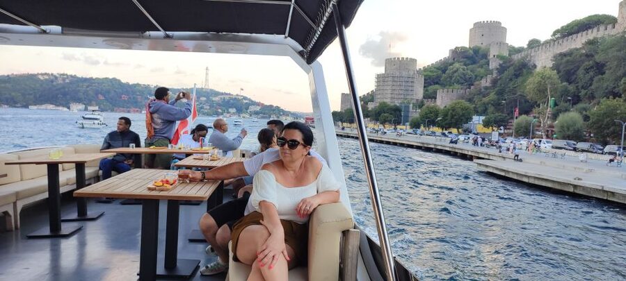 Istanbul: Bosphorus Sunset Cruise on Yacht with Live Guide - Bridges and Fortresses: Rumeli Fortress and the Middle-Bosphorus Drama