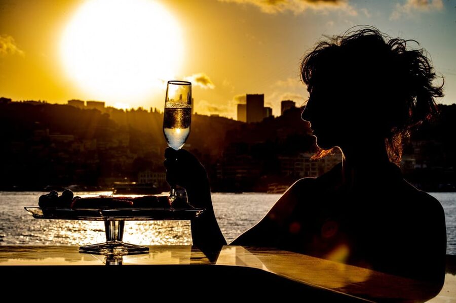 Istanbul: Bosphorus Sunset Cruise with Drinks & Snack - Rumeli Fortress to Anadolu Hisarı: Forts That Explain the Strait