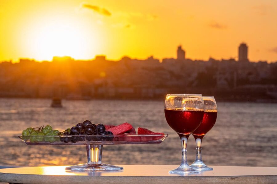 Istanbul: Bosphorus Sunset Cruise with Drinks & Snack - Beylerbeyi Palace and Maiden’s Tower: A Scenic Pause With Big Payoff