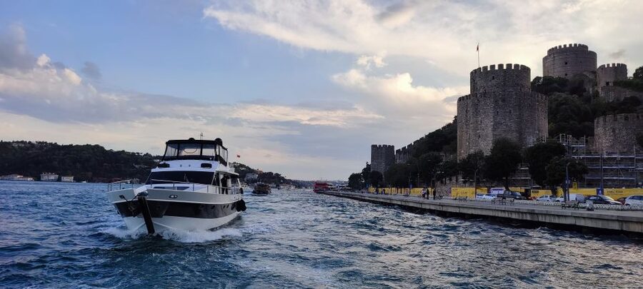 Istanbul: Bosphorus Sunset Cruise with Snacks and Wine - Ortaköy Mosque and the Bosphorus Bridge views you can actually photograph