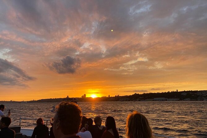Istanbul Bosphorus Sunset Cruise with Wine on a Luxury Yacht - Küçüksu Pavilion and Beylerbeyi Palace: the “palace shoreline” feeling