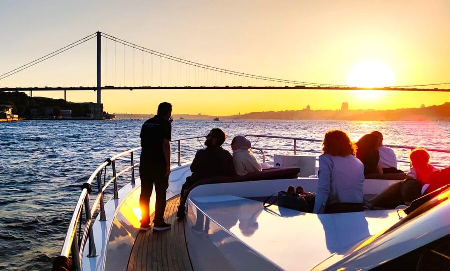 Istanbul: Bosphorus Sunset Yacht Cruise with Live Guide - Key takeaways before you board