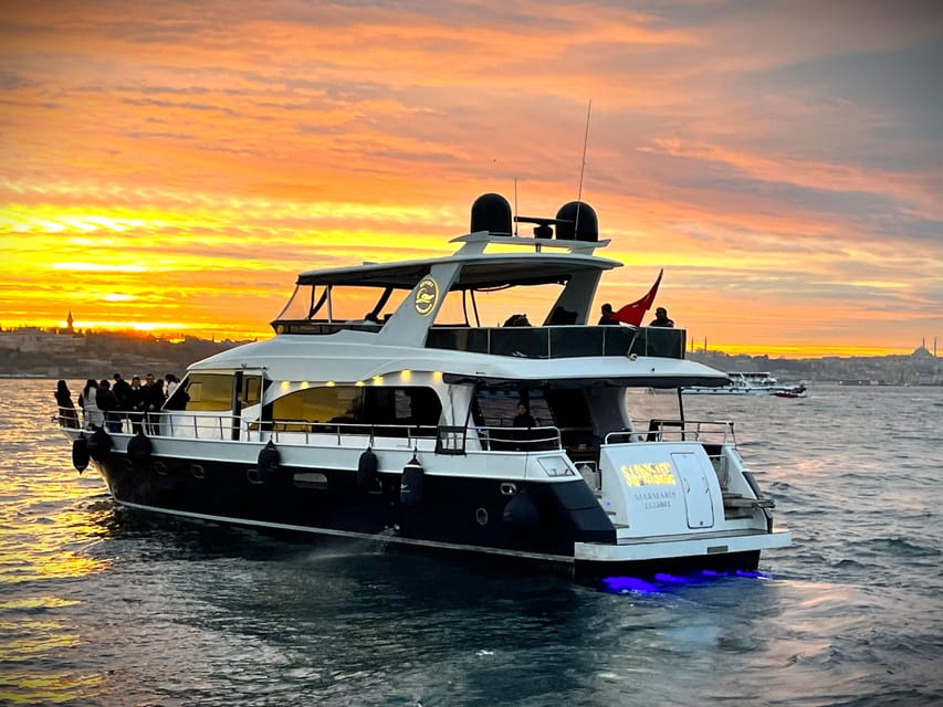 Istanbul: Bosphorus Sunset Yacht Cruise with Live Guide - Food, drinks, and crew service that actually feels timed