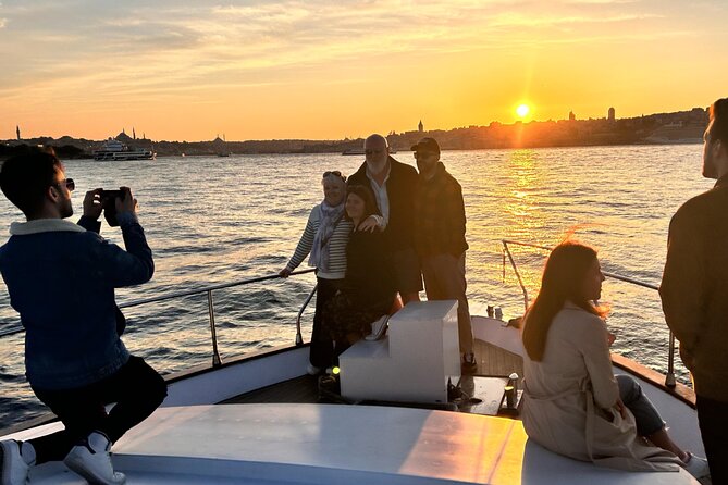 Istanbul Bosphorus Sunset Yacht Cruise - The 2-Hour Pace, Snacks, and Why the Included Drinks Matter
