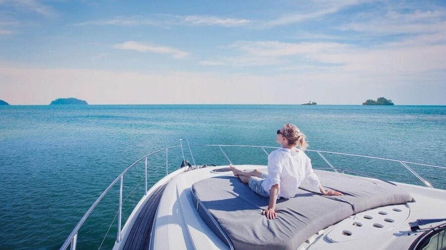 Istanbul: Bosphorus Yacht Cruise - The 2-hour sailing stretch: the Bosphorus Strait in motion