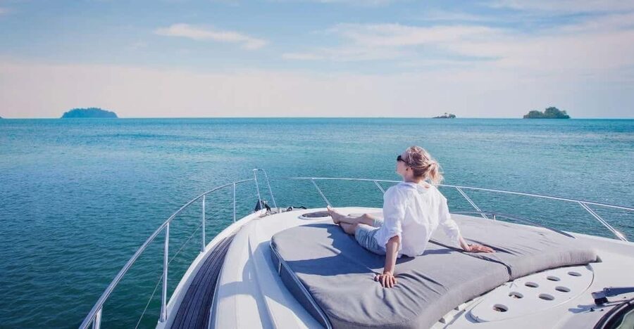 Istanbul: Bosphorus Yacht Cruise - Keep an eye out for dolphins and plan your photo timing