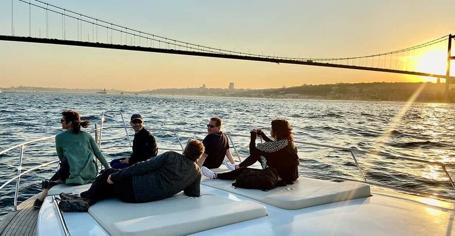 Istanbul: Bosphorus Yacht Cruise at Sunset with Snacks - Sunset on the Bosphorus, the easy way to see a lot