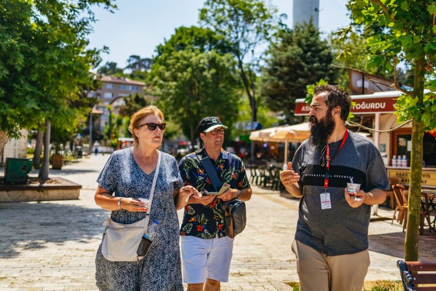 Istanbul: Bosphorus Yacht Cruise with Stopover on Asian Side - Kanlıca on the Asian side, a short break that actually changes things