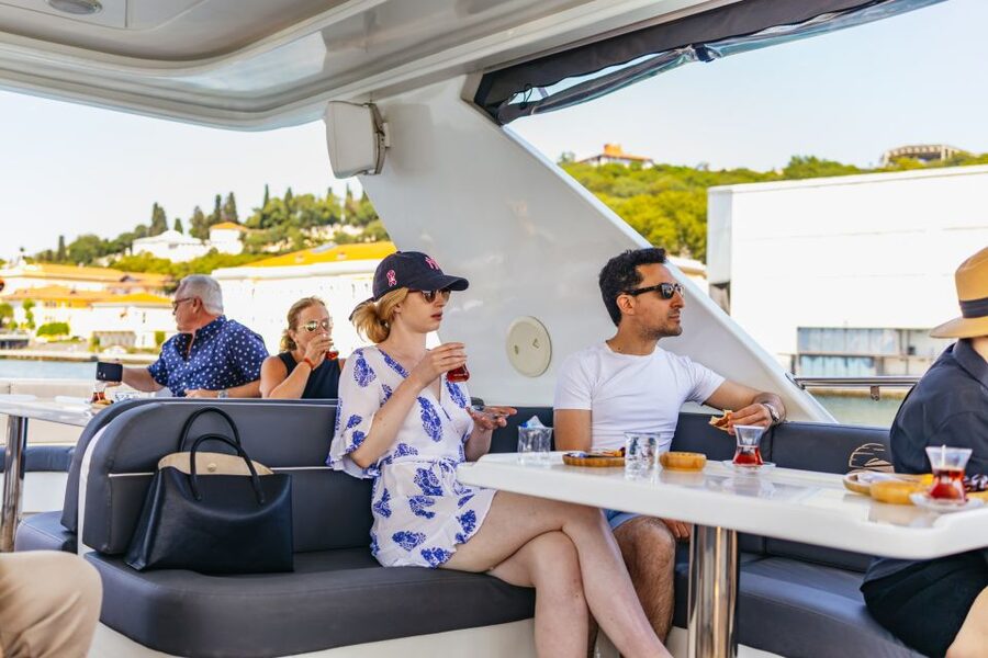 Istanbul: Bosphorus Yacht Cruise with Stopover on Asian Side - Beylerbeyi Palace, Üsküdar, and Maiden’s Tower in sailing view