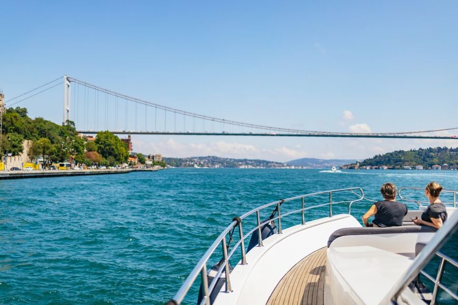 Istanbul: Bosphorus Yacht Cruise with Stopover on Asian Side - Dolmabahçe to Ortaköy, a European-side waterfront warm-up