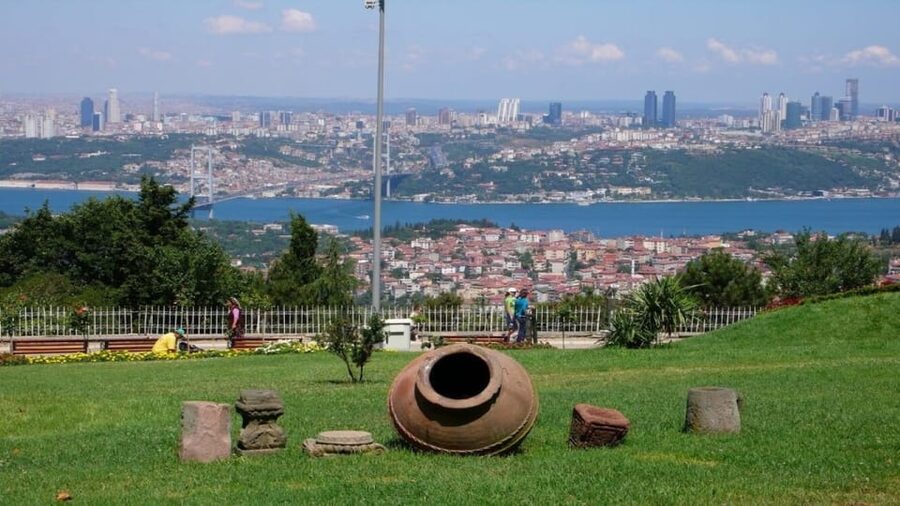 Istanbul: City Hightlights Bus Tour and Bosphorus Cruise - Beylerbeyi Palace: Ottoman elegance, timed right into the day