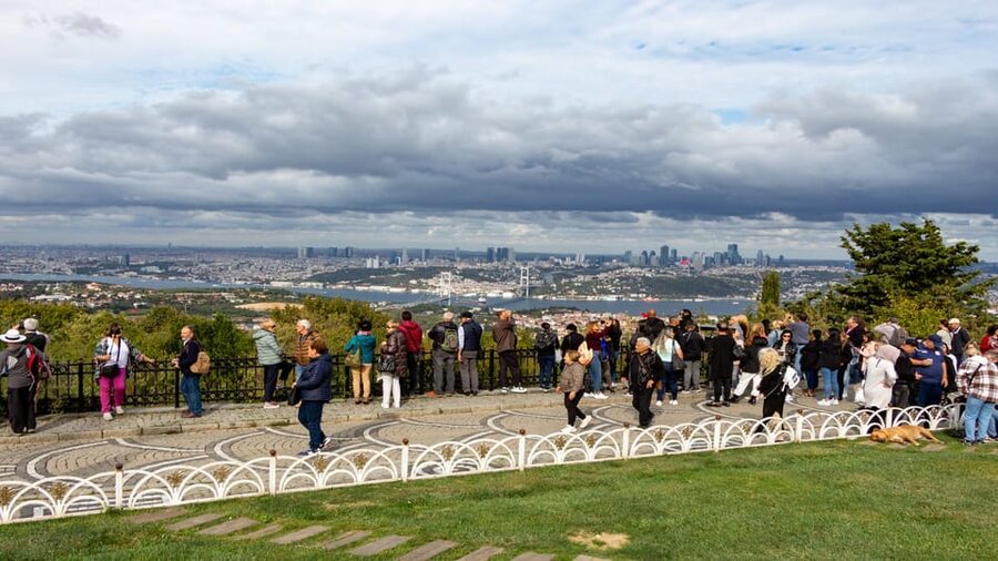 Istanbul: City Hightlights Bus Tour and Bosphorus Cruise - Pierre Loti Hill and the cable car: a quick climb with a payoff