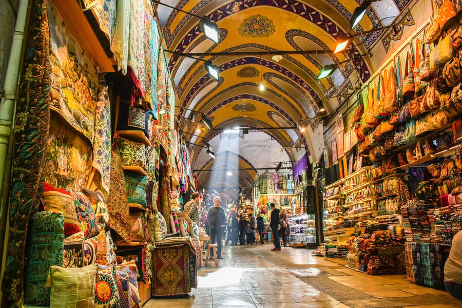 Istanbul City Walk: Blue Mosque, Hippodrome & Hagia Sophia - Blue Mosque visit: İznik tiles, six minarets, and a little etiquette